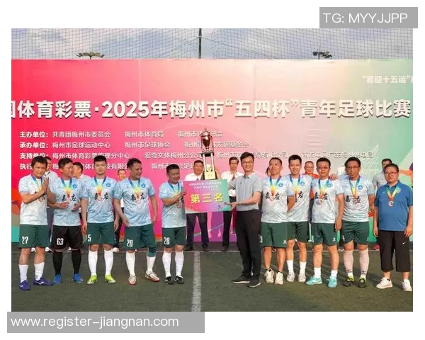 激情四溢的足球拉拉队口号团队助力每一场比赛展现无限魅力与团结精神